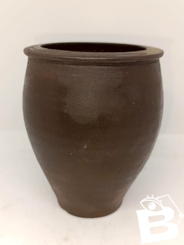 vase/ pot  en gres signé sous la base Jean Dubost en bon etat