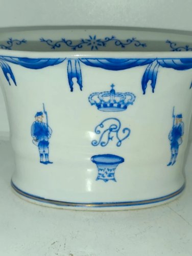 vase/ pot travail asiatique en porcelaine en bon etat