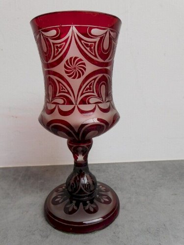 VASE ROUGE EN CRISTAL DE BOHEME N° 8
