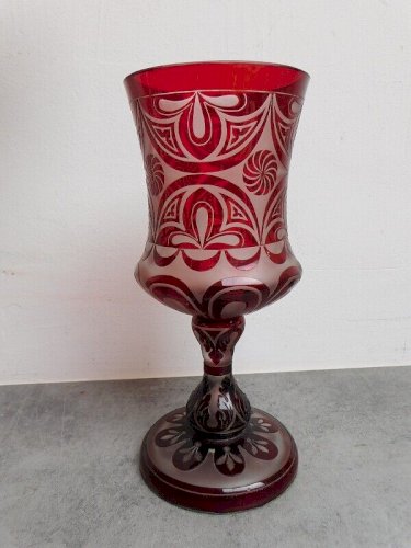 VASE ROUGE EN CRISTAL DE BOHEME N° 8