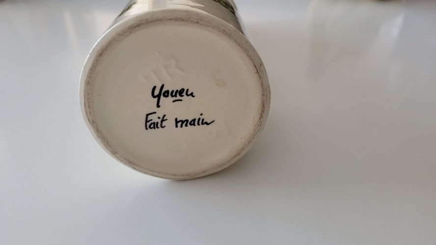 Vase rouleau décoration vintage en faïence bretonne fait main signé youen
