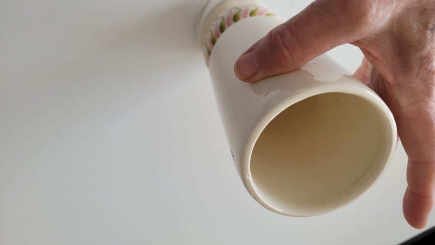 Vase rouleau décoration vintage en faïence bretonne fait main signé youen