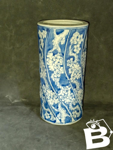 vase rouleau en porcelaine chinois a decor floral en bon etat