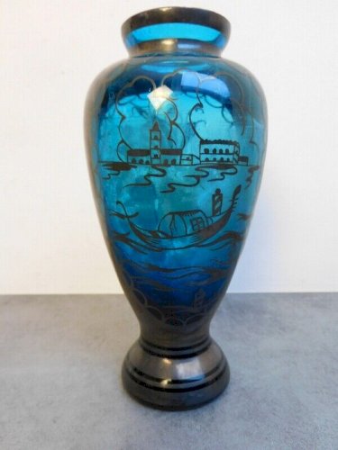 VASE SAINT GRAAL EN VERRE BLEU DEOCR D'ARGENT N°1