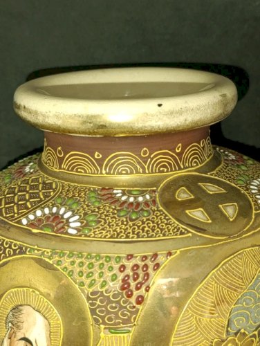 vase satsuma japon à decor de personnages en bon etat