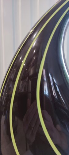 Vase sculptural en céramique  ligne moderniste  pièce design