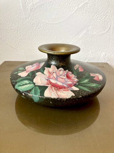Vase signé en terre cuite peinte avec motifs de roses, années 1950-1960