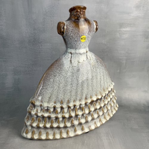 Vase soliflore céramique forme de robe bustier, la fleur remplace la tête ~29cm