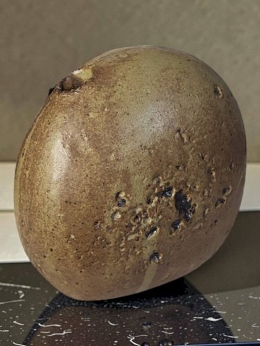 Vase soliflore en grès, signé