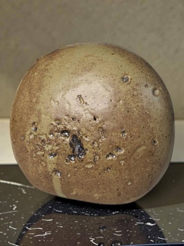 Vase soliflore en grès, signé
