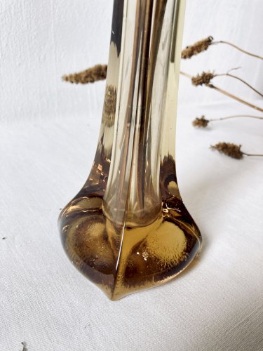 Vase soliflore en verre ambré, base à quatre lobes, années 1960-1970