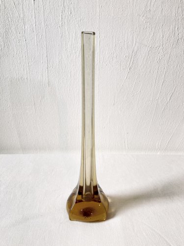 Vase soliflore en verre ambré, base à quatre lobes, années 1960-1970