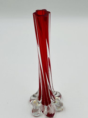 Vase soliflore en verre rouge style Sommerso Murano