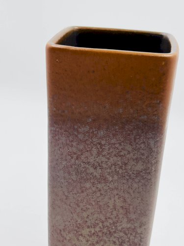 Vase Strelha brun ocre, céramique architecturale