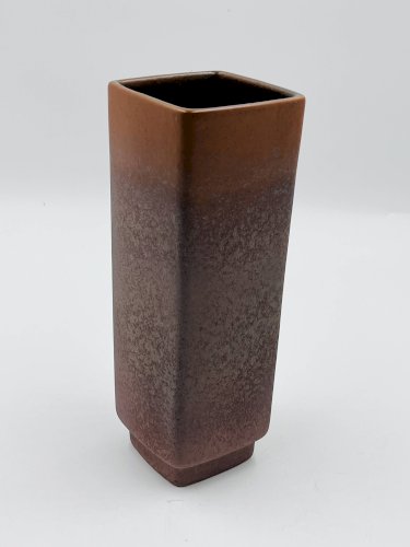 Vase Strelha brun ocre, céramique architecturale