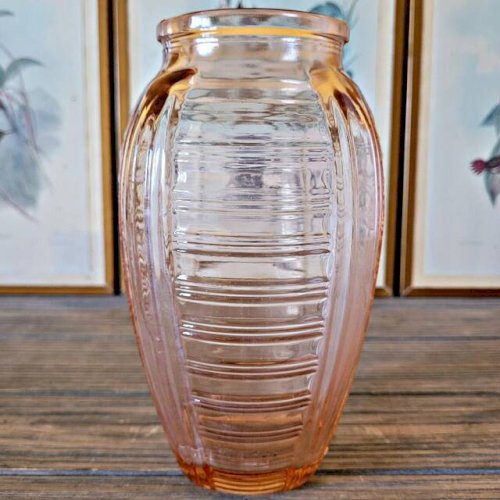 Vase style art déco en verre couleur saumon