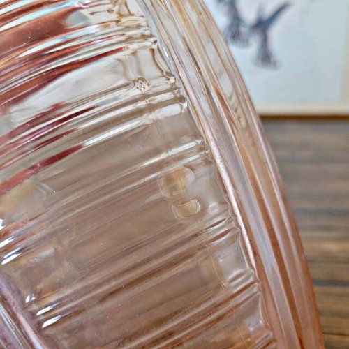 Vase style art déco en verre couleur saumon