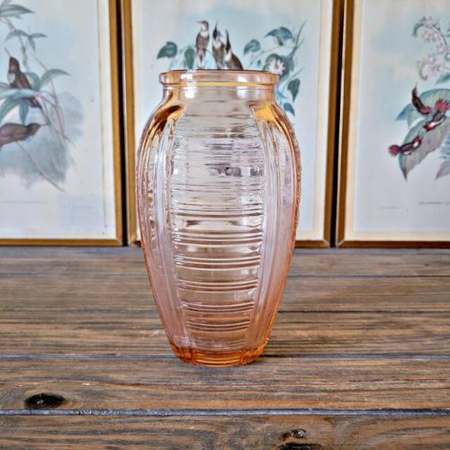 Vase style art déco en verre couleur saumon