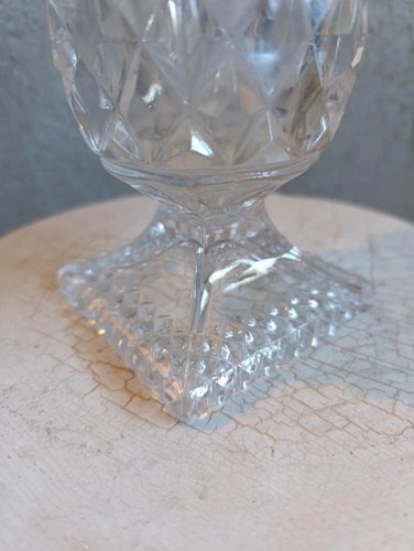 vase style medicis en cristal taille en bon etat