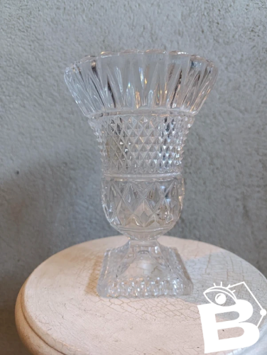 vase style medicis en cristal taille en bon etat