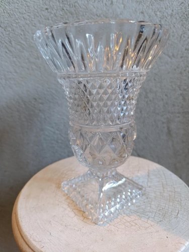 vase style medicis en cristal taille en bon etat