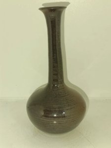 vase estilo soliflore signed brown striped color in good condition
