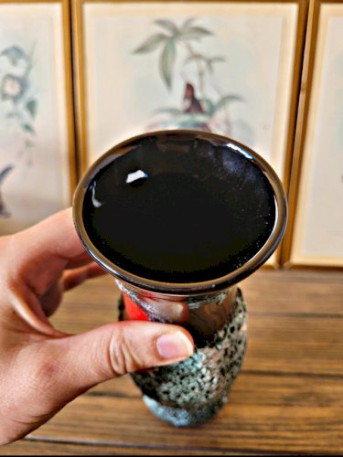 Vase style Vallauris Fat Lava, couleur rouge, noir et vert