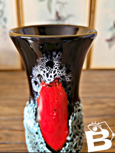 Vase style Vallauris Fat Lava, couleur rouge, noir et vert