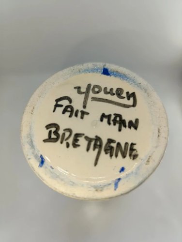 vase tube breton signé Youen à decor floral en bon etat