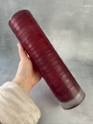 Vase tube en verre rouge MIKASA modèle EKLO Haut.~29.8cm