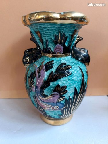Vase vallauris signé Lamarche à decor de poisson en bon etat (made in chiner)