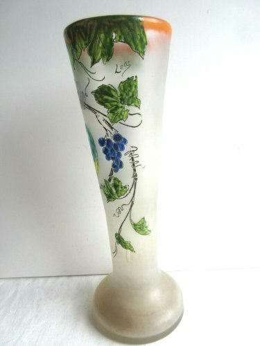 Vase verre émaillé LEGRAS: Oiseau perché picorant des raisins bleus
