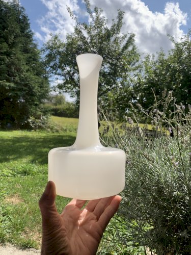 Vase verre opalin blanc design 1970