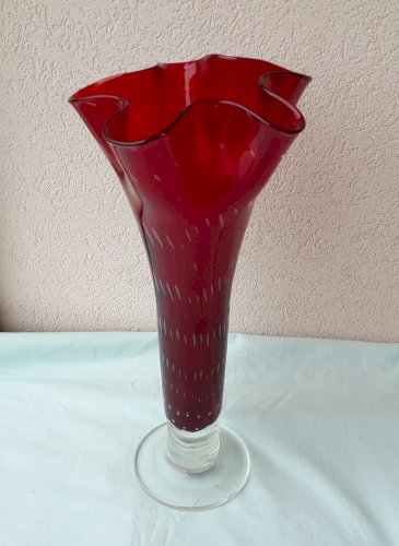 Vase verre rouge