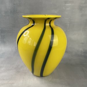 Blown glass vase in yellow with spiral, tango Bohemian glass? Murano?