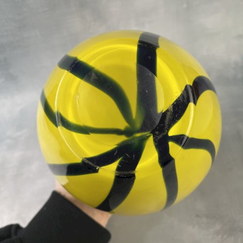 Vase verre soufflé main jaune à spirale , tango verre de Bohème ? Murano ?