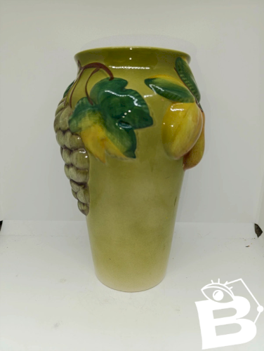 vase vintage à decor fruitier peint main en bon etat