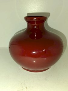 vase vintage boule couleur sang de boeuf marque Motion? en bon etat