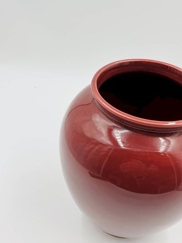 Vase vintage en céramique émaillée rouge bordeaux