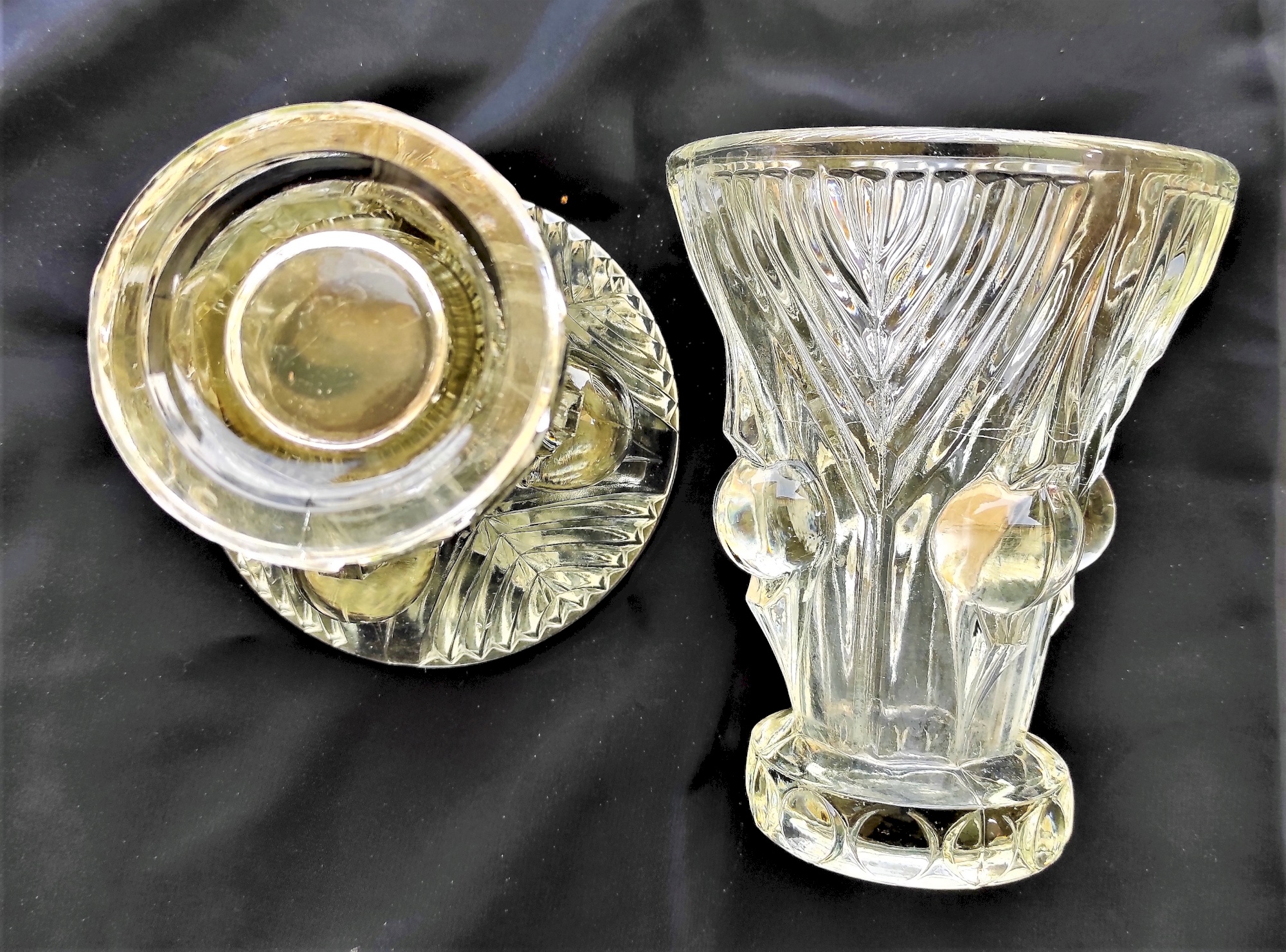 VASES dune paire en verre pressé moulé ART DECO Transparent