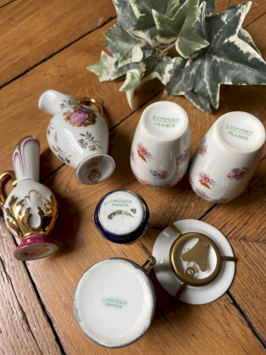 Vases miniatures, aiguières, pot à lait et assiette, porcelaine de Limoges