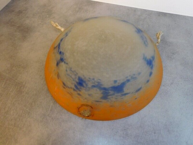 VASQUE DE PLAFONNIER EN PATE DE VERRE ORANGE ET BLEU SIGNEE