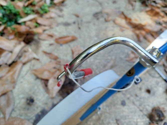 Vélo de route publicitaire briquet Zor et horloge. Hauteur : 43 cm