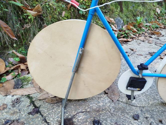 Vélo de route publicitaire briquet Zor et horloge. Hauteur : 43 cm