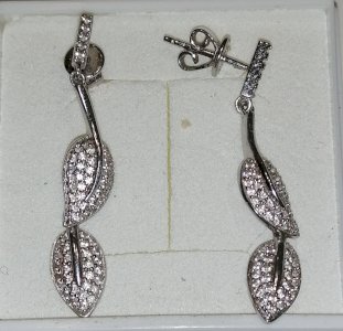 Selling dangling silver earrings