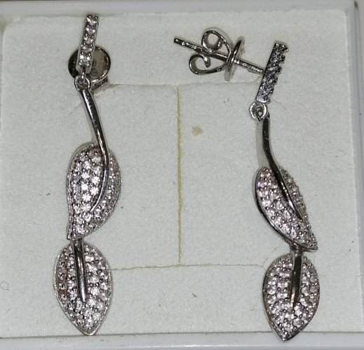 Vends boucles d’oreilles pendantes en argent 