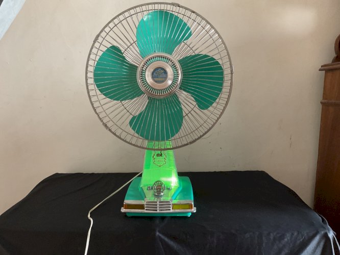 Ventilateur Design Vintage lampe Mercedes 280 SEL .