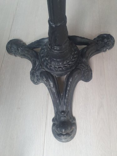 Véritable table de bistrot vintage, pied en fonte, plateau décor marbre