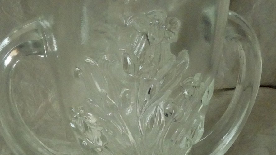 VERLYS FRANCE VASE EN VERRE MODELE CAMPANULES ART DECO**