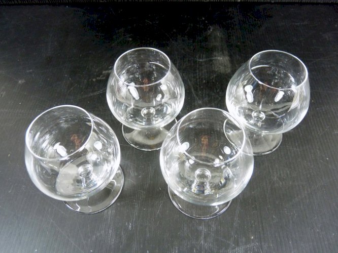 Verre à cognac cristal de Sèvres signé, H - 8,5 cm TBE